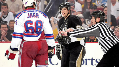 Sidney Crosby and the Rangers' Jaromir Jagr have words at center ice in the first period.