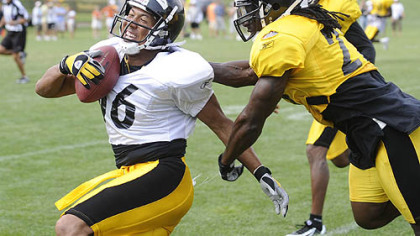 Hines Ward makes a reception against Tyrone Carter yesterday.