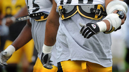 Chris Kemoeatu returns to workouts with a large brace on his left tricep for the afternoon practice yesterday.