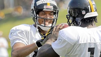 Hines Ward jokes with teammate Santonio Holmes yesterday in training camp at Saint Vincent College in Latrobe.