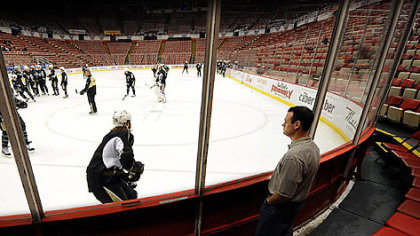 Pittsburgh Mayor Luke Ravenstahl took in the Penguins' morning skate yesterday at Joe Louis Arena in Detroit.
