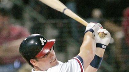 Matt Diaz's home run in the fourth inning gave the Braves a 3-0 lead against Tom Gorzelanny.