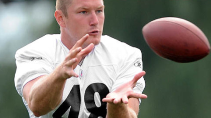 Steelers tight end Anthony Trucks makes catch during workouts yesterday.