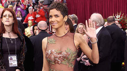 Halle Berry arrives at the Academy Awards in 2002. This gown by Elie Saab made him an overnight sensation.