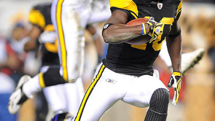 Santonio Holmes scampers in for a third-quarter score.