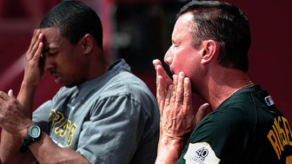 If we only had to worry about such things here in Western Pennsylvania this weekend. Manager John Russell, right, applies sunscreen before the Pirates' exhibition game against the Reds yesterday in Sarasota.