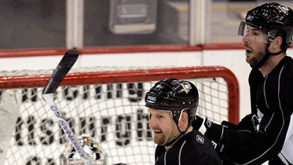 Gary Roberts participates in Penguins practice yesterday before traveling to New York to face the Rangers in Game 3 of their Eastern Conference semifinal. Roberts has missed the past four games with a groin injury.