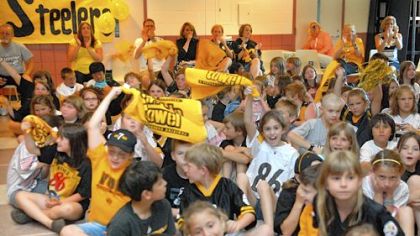 The Steelers quarterback was met with an enthusiastic welcome yesterday at Wyland Elementary.