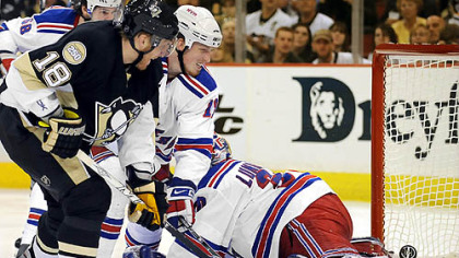 Marian Hossa just misses scoring chance in the third period.