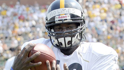 Santonio Holmes pulls in a pass.