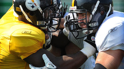 Justin Hartwig blocks defensive end Ryan McBean.