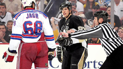 Sidney Crosby and the Rangers' Jaromir Jagr have words at center ice in the first period yesterday at Mellon Arena.