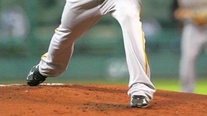 Pirates starter Ian Snell pitches in the first inning against the Astros in Houston last night.