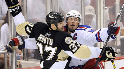 Jarkko Ruutu and the Rangers' Jagr collide in the third period.