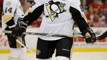 The Penguins' Sidney Crosby reacts after the Red Wings scored their first goal.
