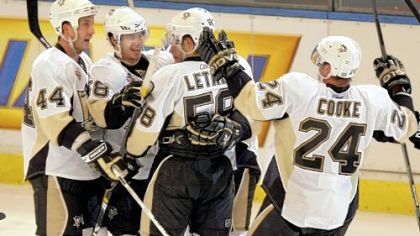 Sidney Crosby celebrates goal by Marian Hossa in the first period.