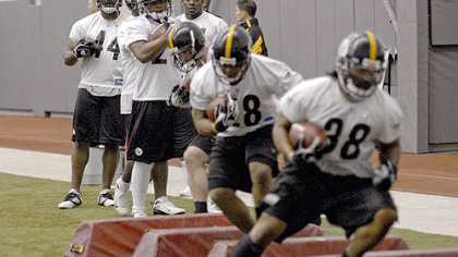 Steelers running backs engage in drills during voluntary spring practice yesterday at the team's Southside facility.