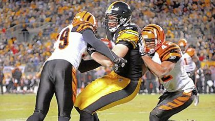 Heath Miller scores the first touchdown of the game for the Steelers in the second quarter last night against the Bengals.