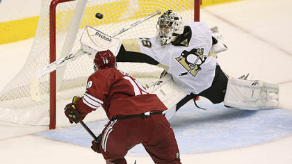 The Coyotes' Shane Doan scores a goal against Marc-Andre Fleury last night.