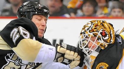 Ruslan Fedotenko gets into the face of Bruins goalie Tim Thomas in the first period last night at Mellon Arena.