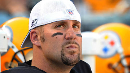 Ben Roethlisberger watches scoreboard as the Giants run out the clock late in the fourth quarter at Heinz Field tonight.