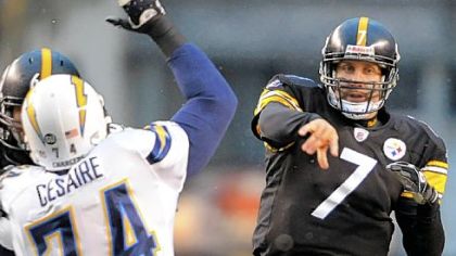 Steelers' Ben Roethlisberger completes a pass to Hines Ward in Sunday's win over the Chargers.