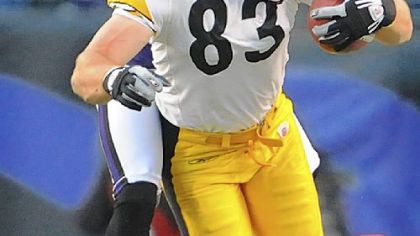 Steelers tight end Heath Miller picks up 17 yards in the second quarter.