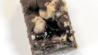 Chocolate Raspberry Crumb Bar