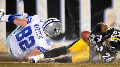 Deshea Townsend dives in to the end zone for the winning score after intercepting a pass intended for Cowboys tight end Jason Witten in the fourth quarter.