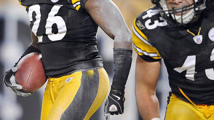 Deshea Townsend celebrates his winning touchdown against the Cowboys yesterday at Heinz Field.